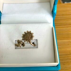 Adjustable sterling silver bee and flower ring